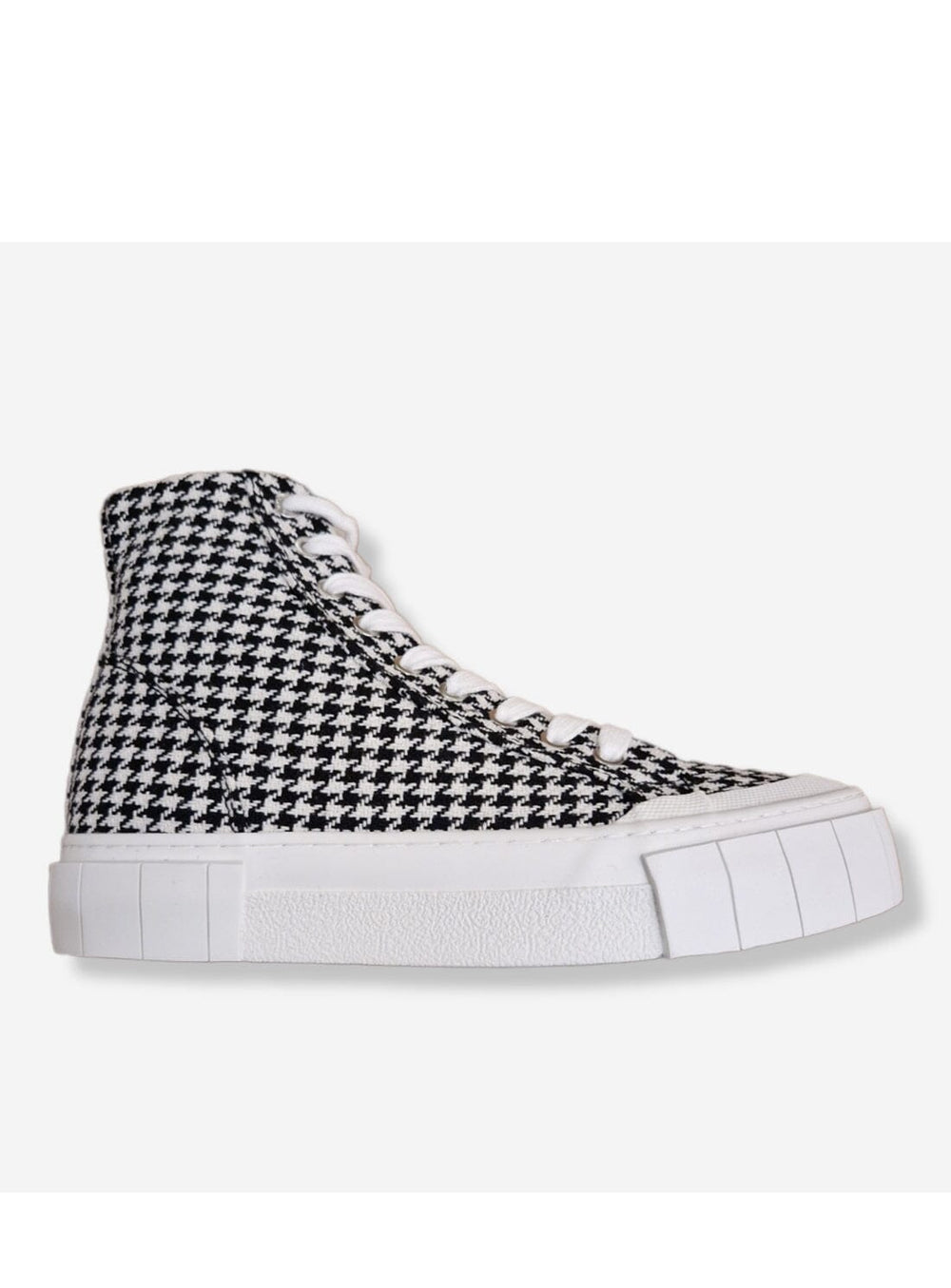 Juice Trainers in Black and White Shoes YBDFinds