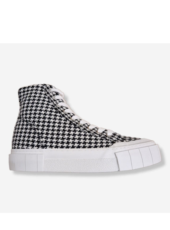 Juice Trainers in Black and White Shoes YBDFinds