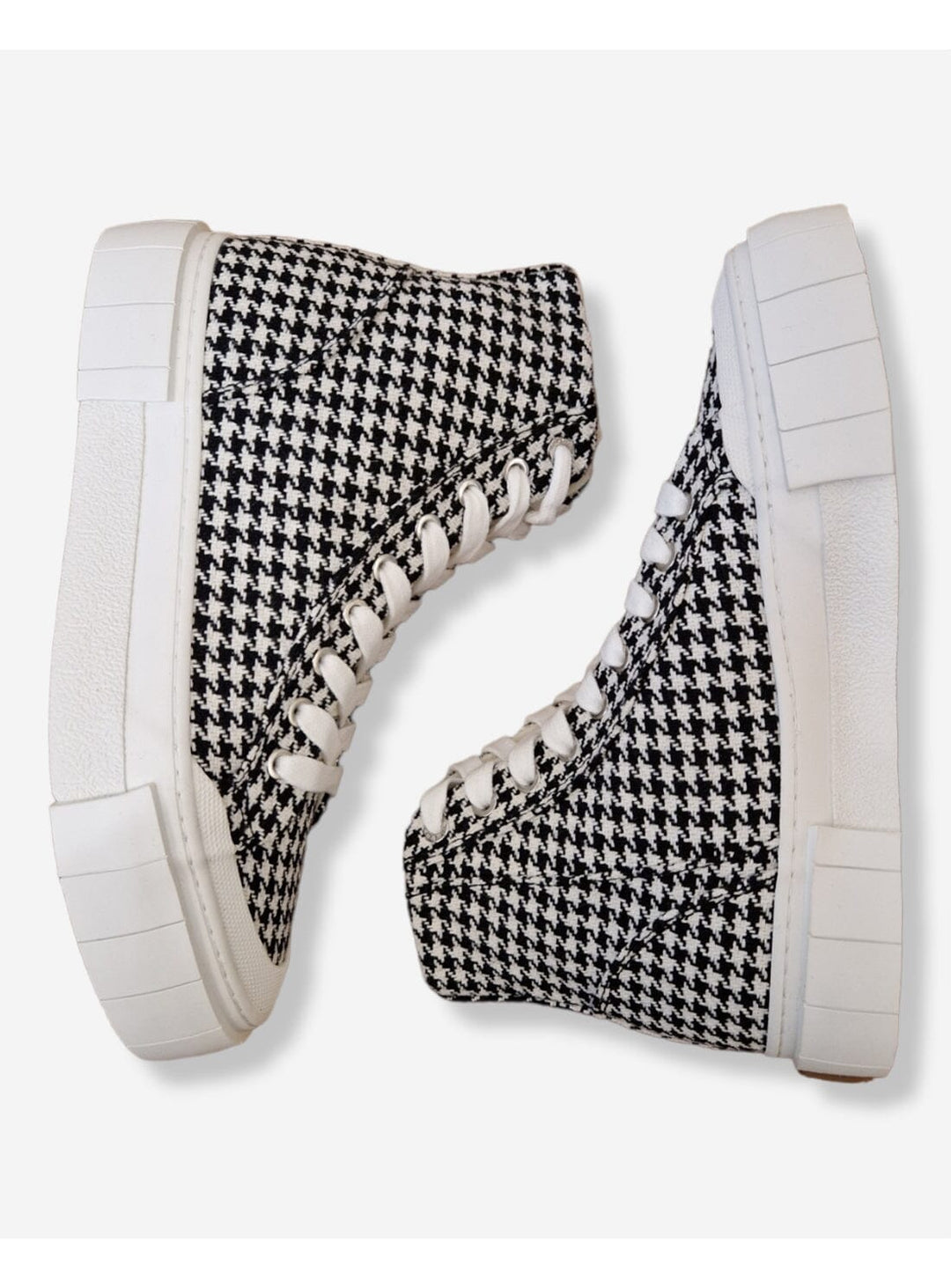 Juice Trainers in Black and White Shoes YBDFinds