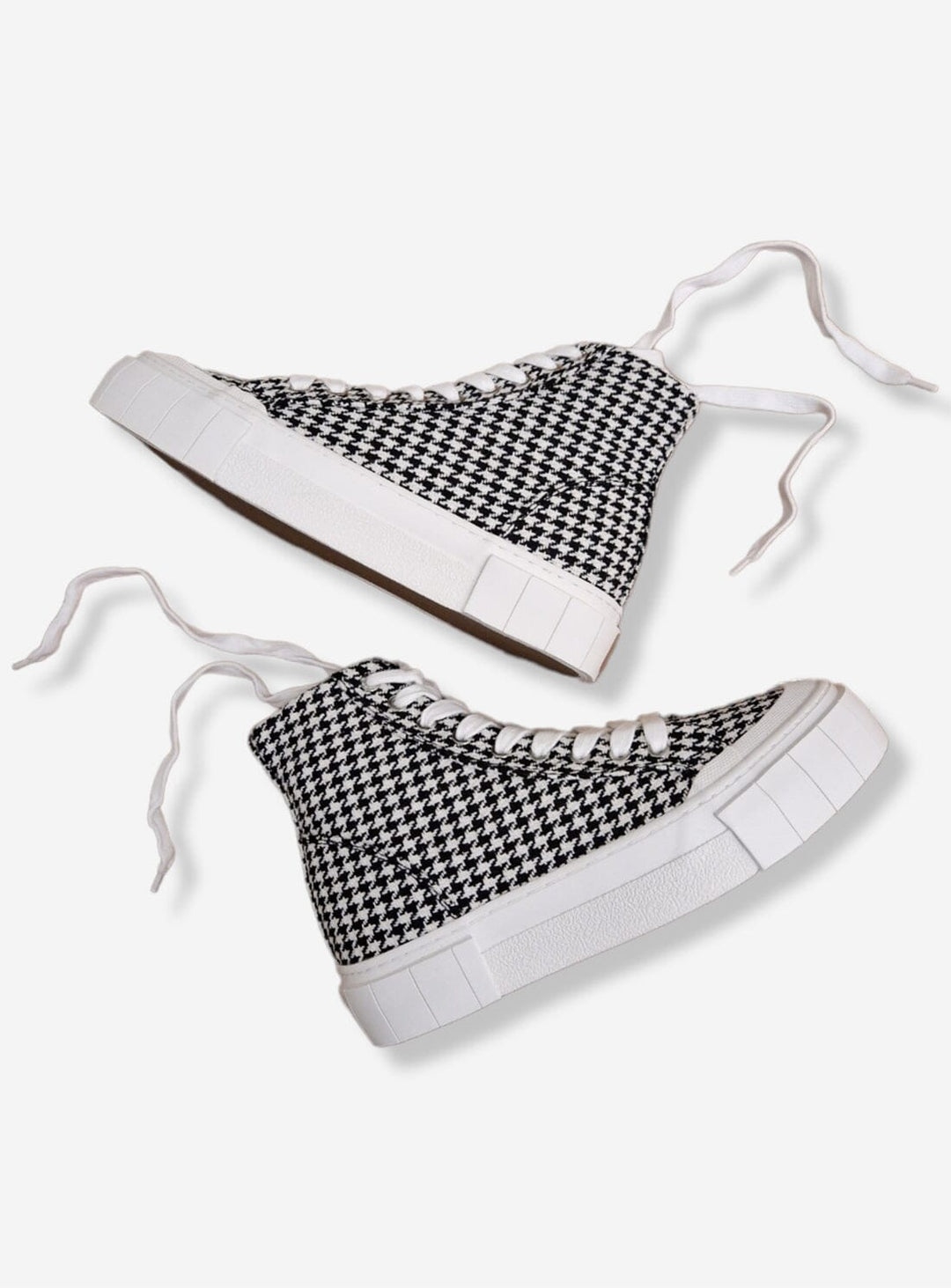 Juice Trainers in Black and White Shoes YBDFinds