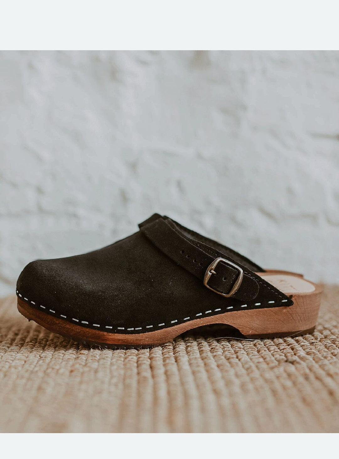 Low Klassisk Clog with Strap from KIT + CLOGS in 37 Onyx Suede