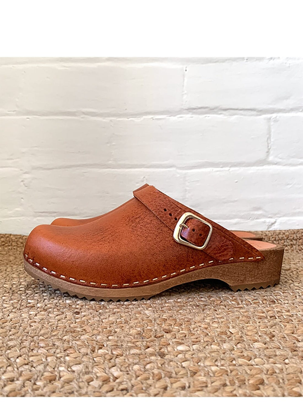 Low Klassisk Strap Clog in Cacao Shoes YBDFinds