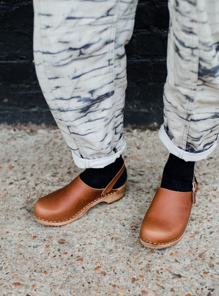 Low Klassisk Strap Clog in Cacao Shoes YBDFinds