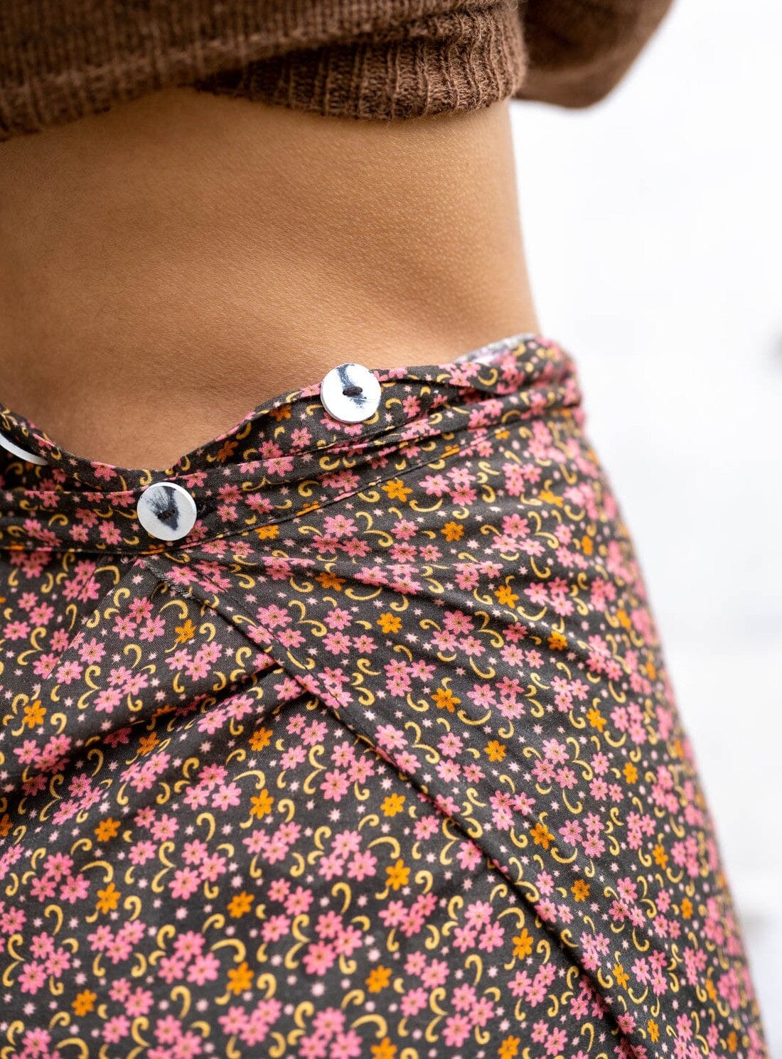 【BAON】Kiponi Flower Layered Wrap Skirt IMG_2852.heic?v=1707447410
