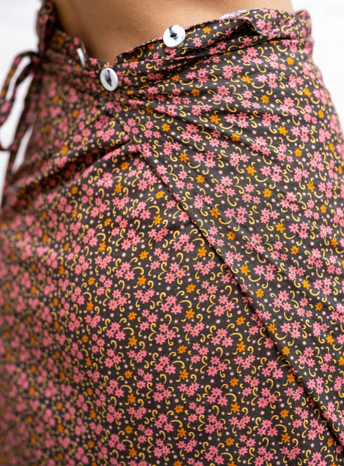 【BAON】Kiponi Flower Layered Wrap Skirt Layered Wrap Skirt Beautiful long, layered wrap skirt, with